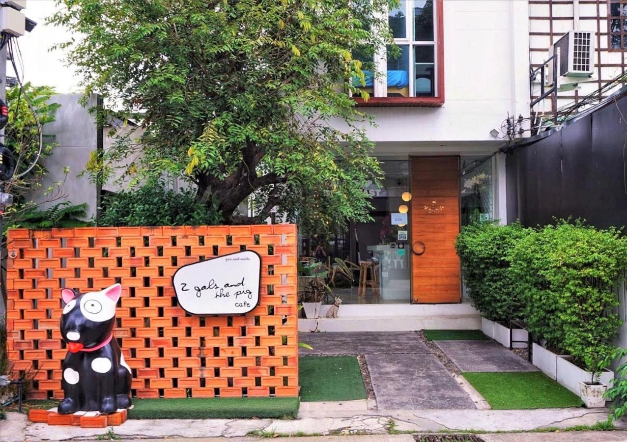 Two Gals And The Pig Boutique Hostel Chiang Mai Exterior photo