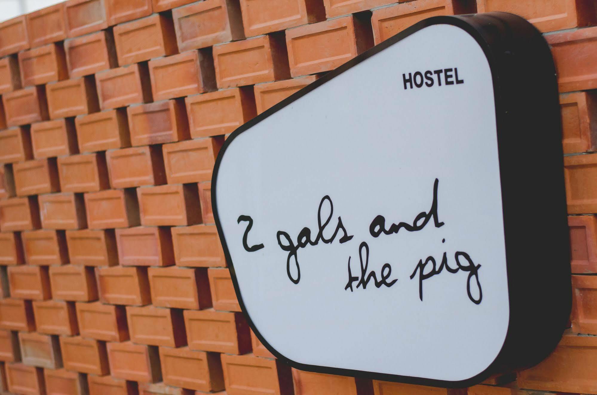 Two Gals And The Pig Boutique Hostel Chiang Mai Exterior photo